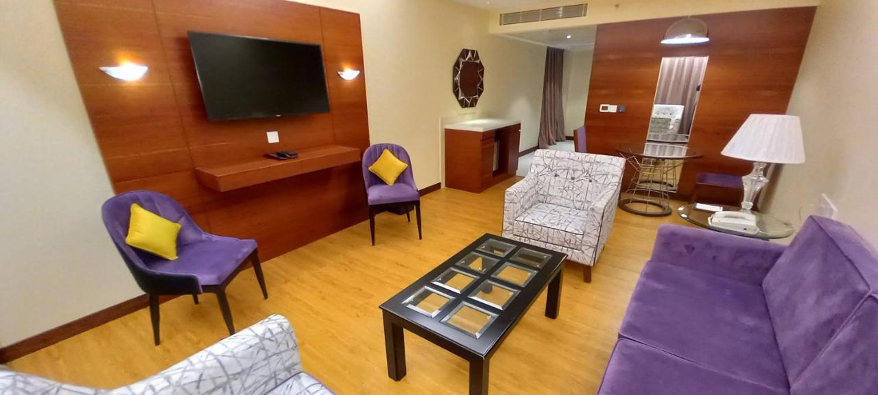 Manjeera Sarovar Premiere Hotel Rajahmundry Exterior photo