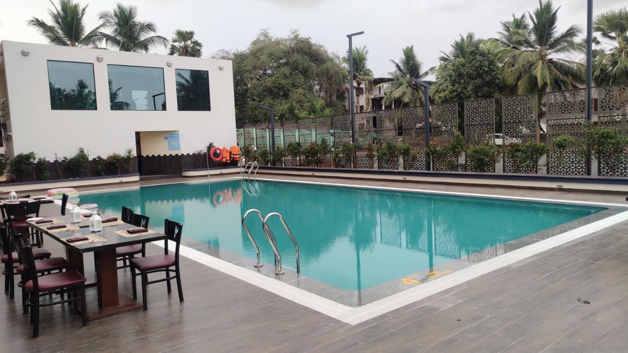 Manjeera Sarovar Premiere Hotel Rajahmundry Exterior photo