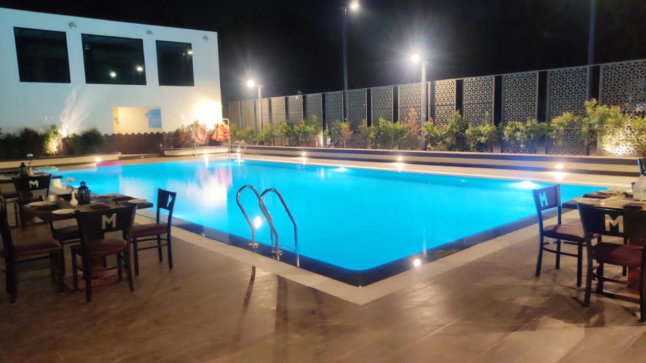 Manjeera Sarovar Premiere Hotel Rajahmundry Exterior photo