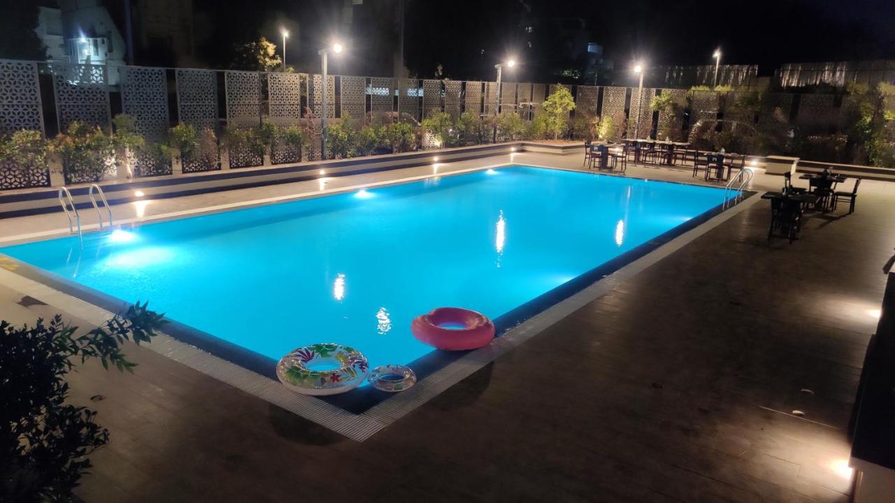 Manjeera Sarovar Premiere Hotel Rajahmundry Exterior photo