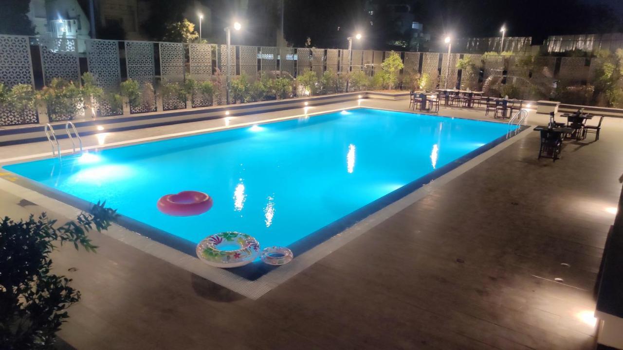 Manjeera Sarovar Premiere Hotel Rajahmundry Exterior photo