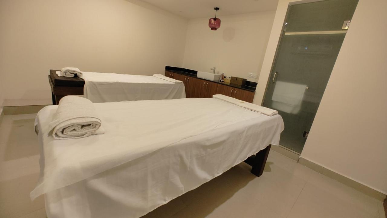 Manjeera Sarovar Premiere Hotel Rajahmundry Exterior photo